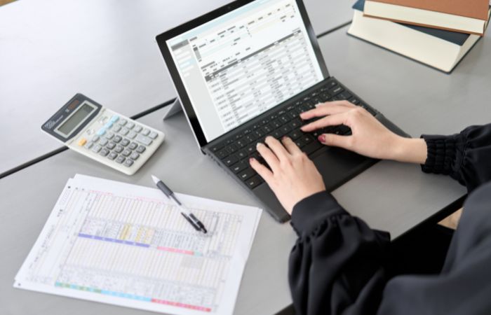 Cloud data synchronization and data entry concept